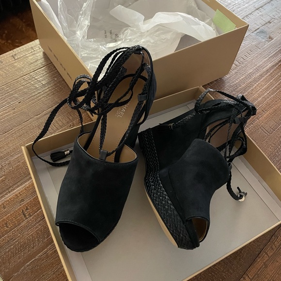 Navy Suede Hasting Michael Kors Wedges Size 7 - Picture 3 of 4